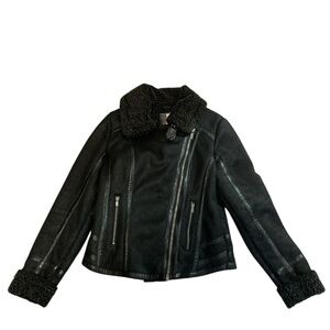 Black Vegan Leather Moto Jacket w Shearling Collar & Lining i Jeans by Buffalo-L